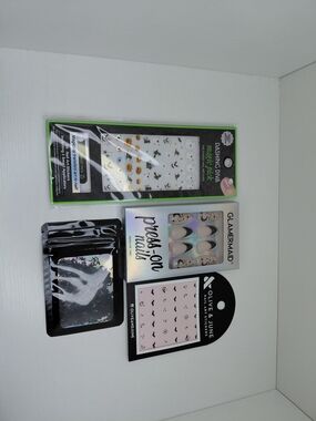 Mixed Nail Stickers & Press-On Nails Set - Black, White, Pink, Holographic
